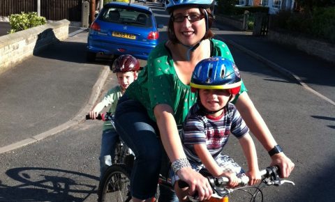 cycling 2 kids to school with tagalong and front seat