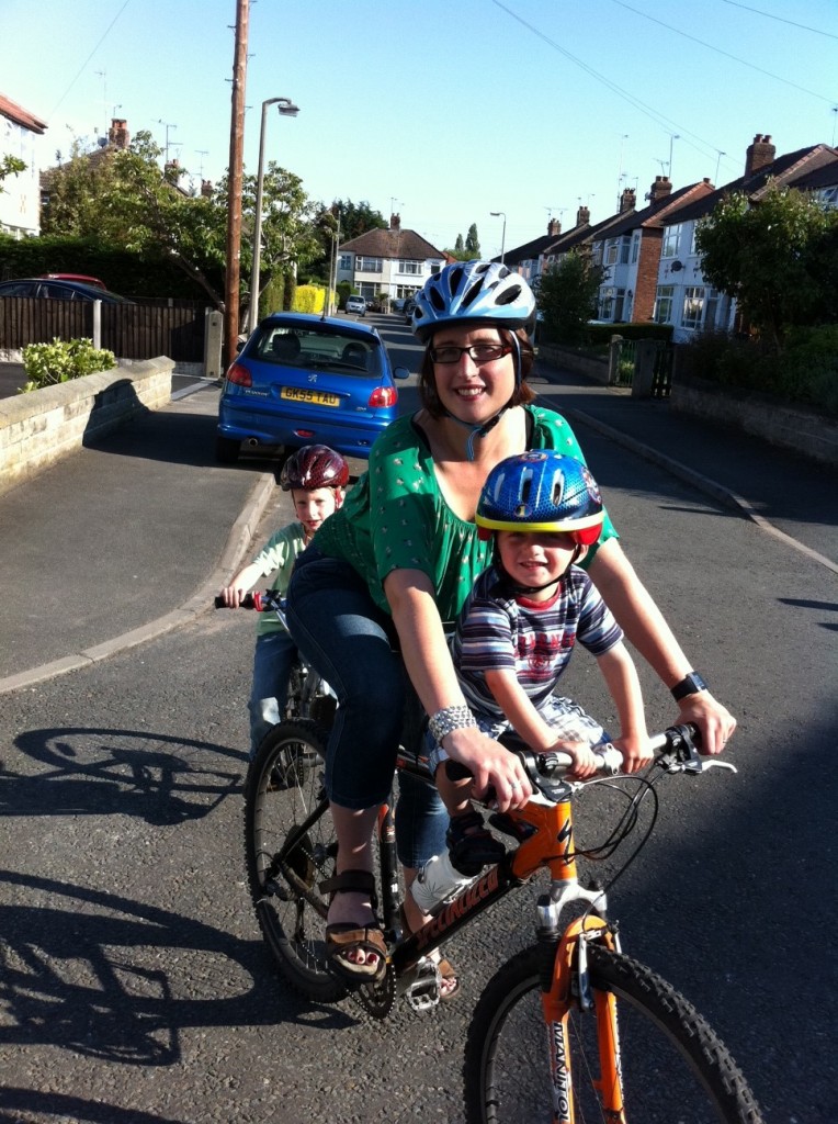 cycling 2 kids to school with tagalong and front seat
