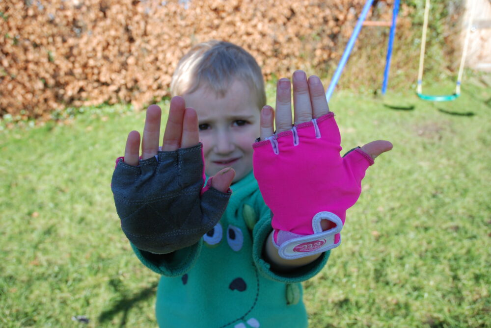 Review of the Etc kids cycling gloves and kids cycling mitts