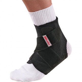 Mueller Adjustable Ankle Stabiliser helps with Ankle injury when cycling