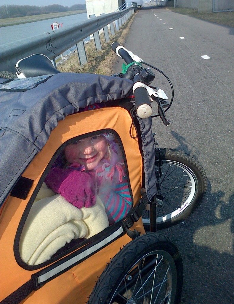 Review of the Bumper Adventure Duo Bike trailer during a family cycling holiday to Holland