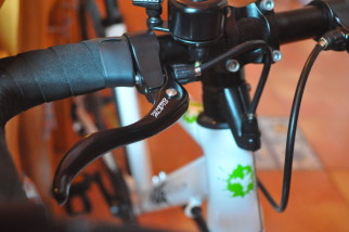 Frog Road 67 kids bike - brake levers on bar tops give reassurance