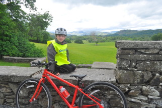 Islabikes Beinn 26 Small - taking in the scenery