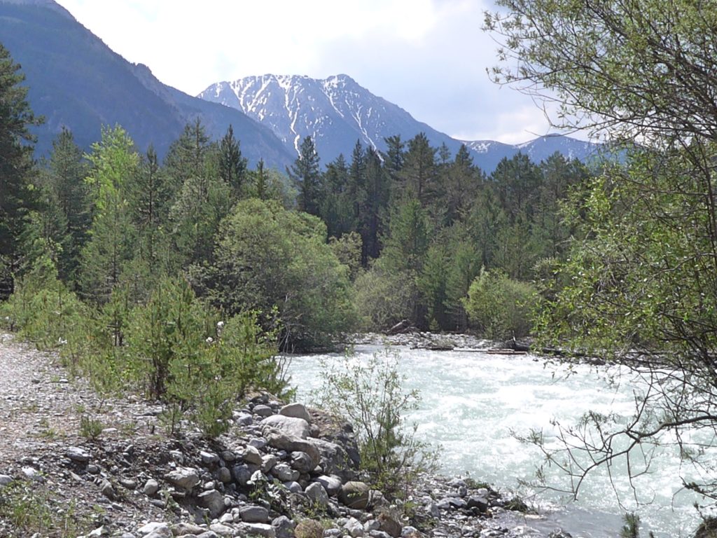 Vallée de la Clarée in the French Alps - river with mountains in background