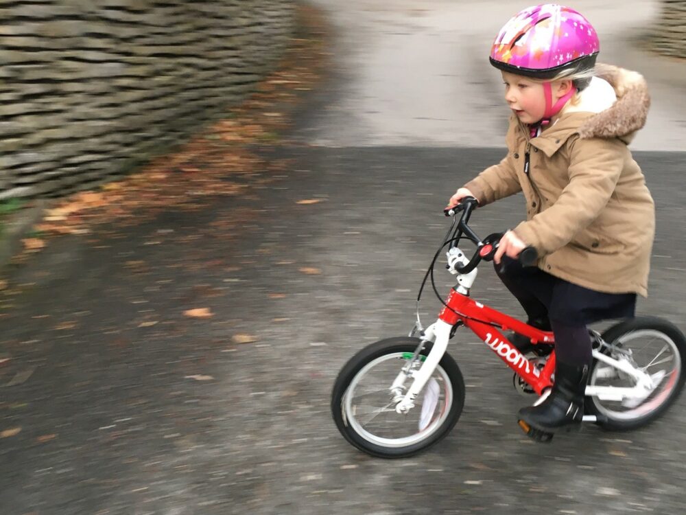 Woom 2 review - the lightest 14" wheel kids bike for ages 3 years, 4 year olds and age 5