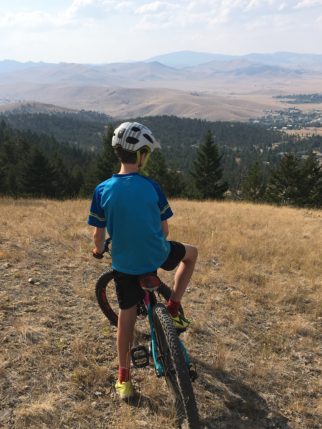 Polaris Mini Adventure kids mtb jersey and view of Montana