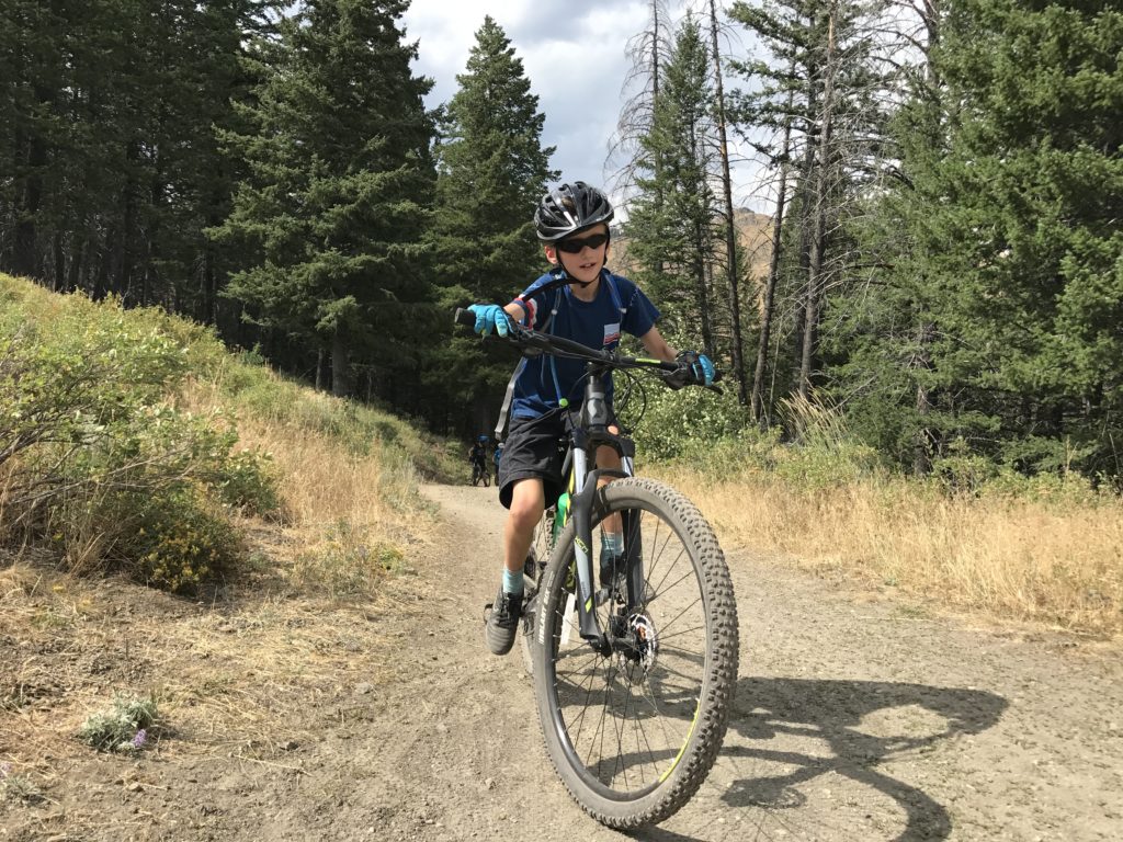 Polaris Tracker 2.0 kids MTB glove being tested on the trail