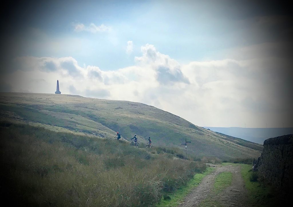 Frog MTB 69 Stoodley Pike bound