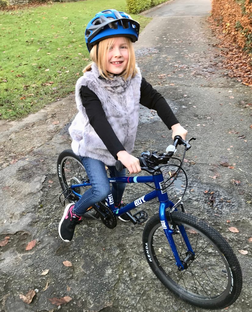 Hoy Bonaly 20 review - a 20" wheel childs bike for a 6 year old or 7 year old using gears for the first time