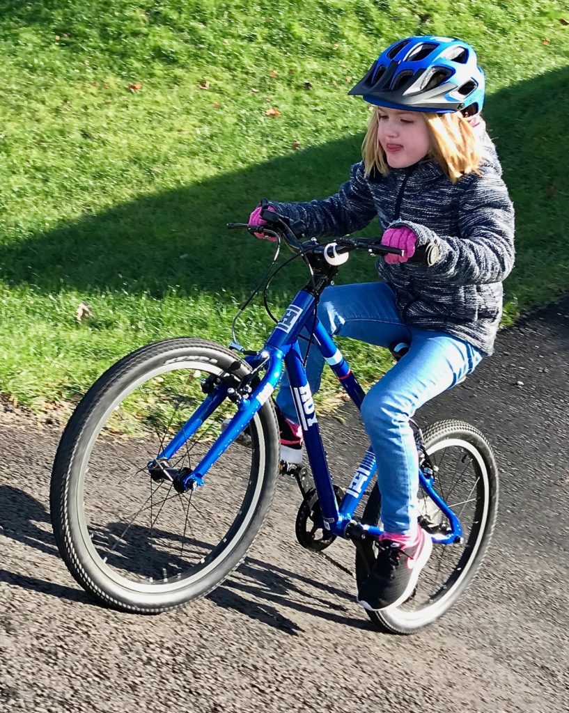 Hoy Bonaly 20 review - rider making use of gears for the first time