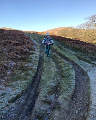 Islabikes Beinn 27 Review - kids bike being used for winter mountain biking