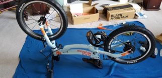 Swapping the Black Mountain Pinto from balance bike to pedal bike mode