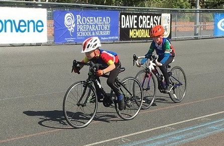 Kids racing at Herne Hill Velodrome