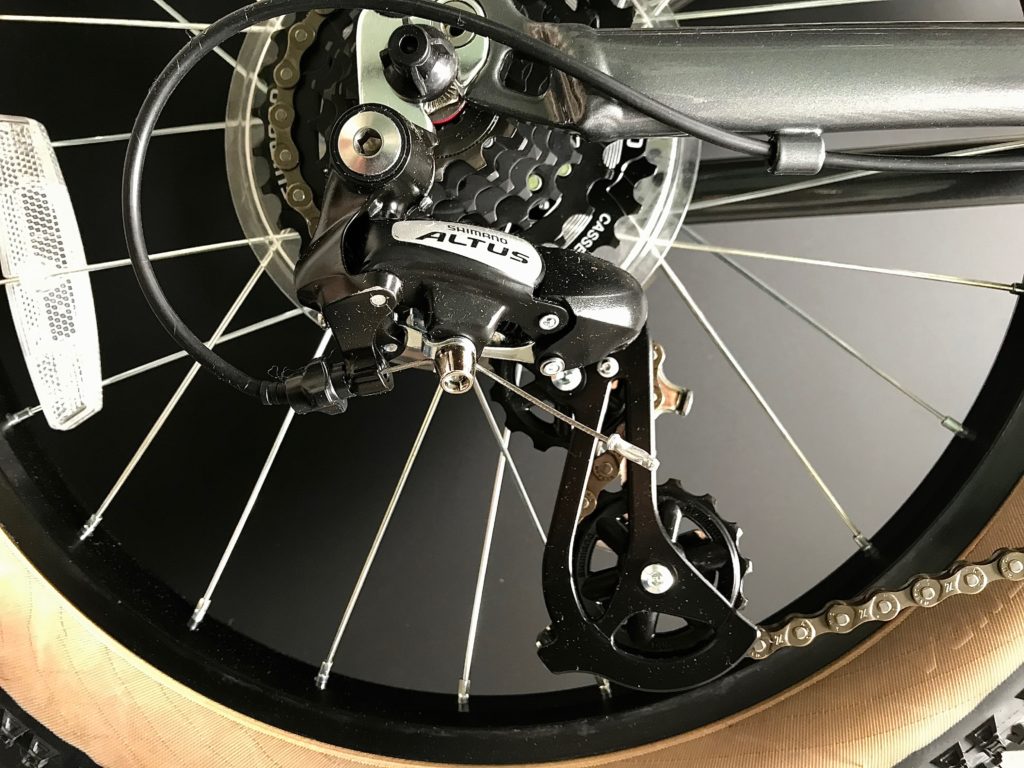 Vitus 20+ Shimano Altus rear derailleur