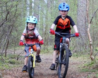 Kids mountain bike clothing