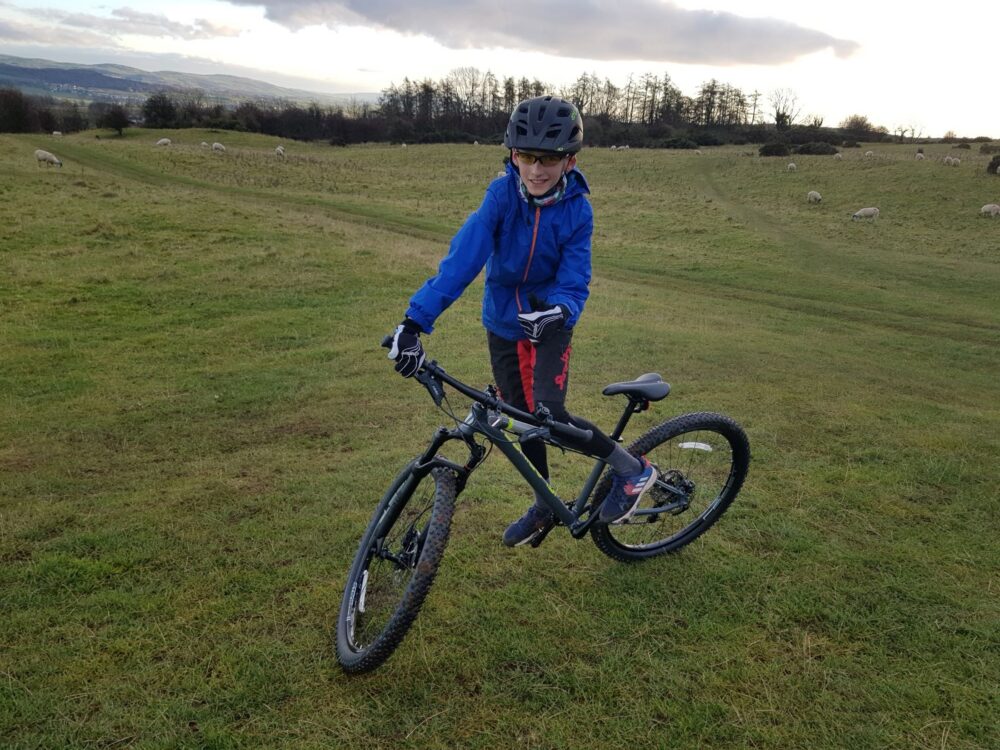 Islabikes Creig 27 in action - kids mountain bike review