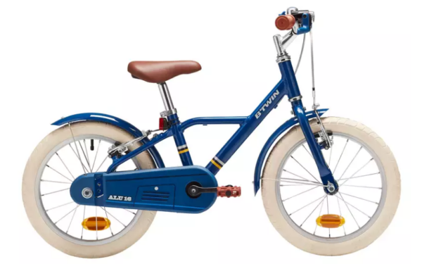 Cheapest kids bikes: a B'twin kids' bike on a blank background