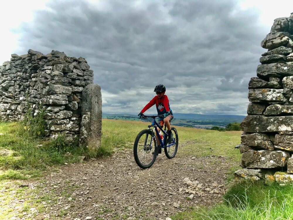 Vitus Nucleus 26 on bridleway