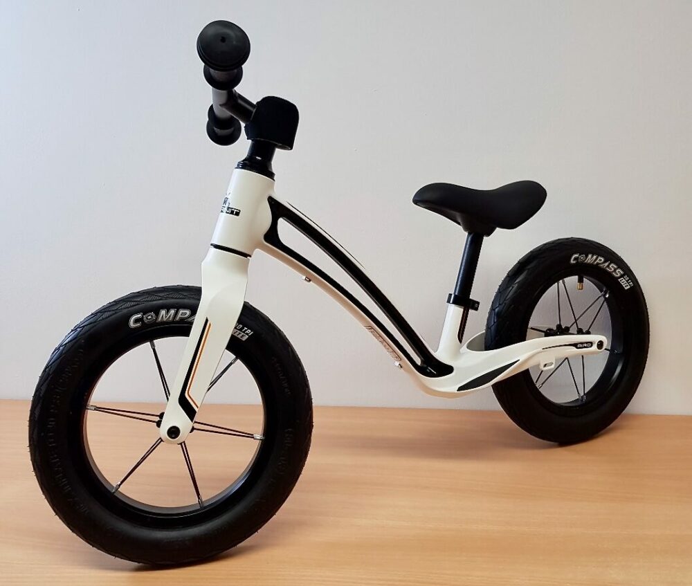 Hornit AIRO balance bike review - just out of the box