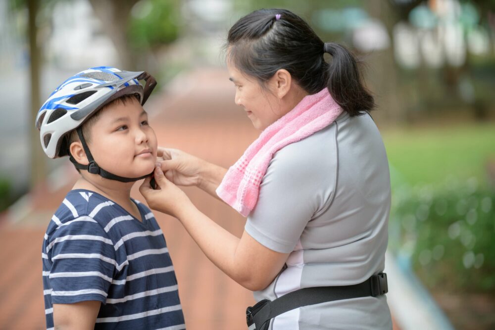 Fastening a kids bike helmet properly