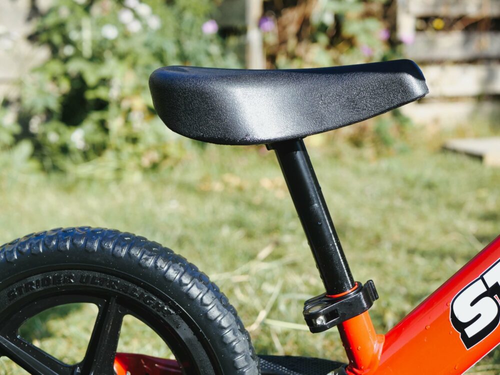 adjustable seat on the strider balance bike