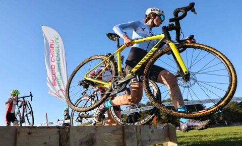 Aelwen Davies cyclo-cross rider jumping hurdles