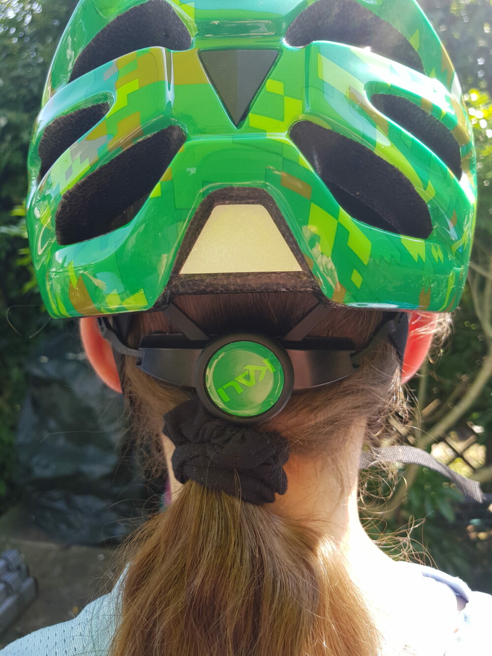 Kali Chakra kids cycle helmet with ponytail - showing the mechanism very close to the ponytail hair band