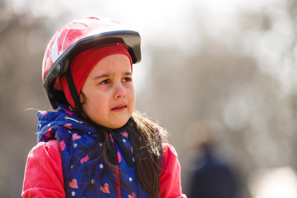 child crying – too much pressure to ride a bike Mistakes to avoid when teaching your child to ride a bike - too much pressure
