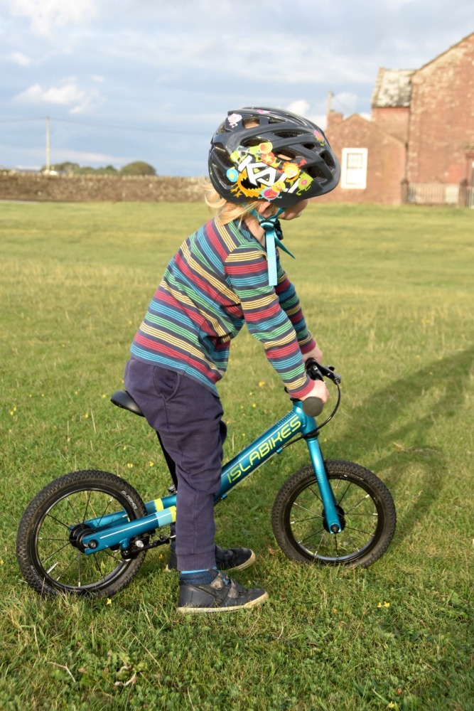 full review of the islabikes rothan balance bike - rider review and images