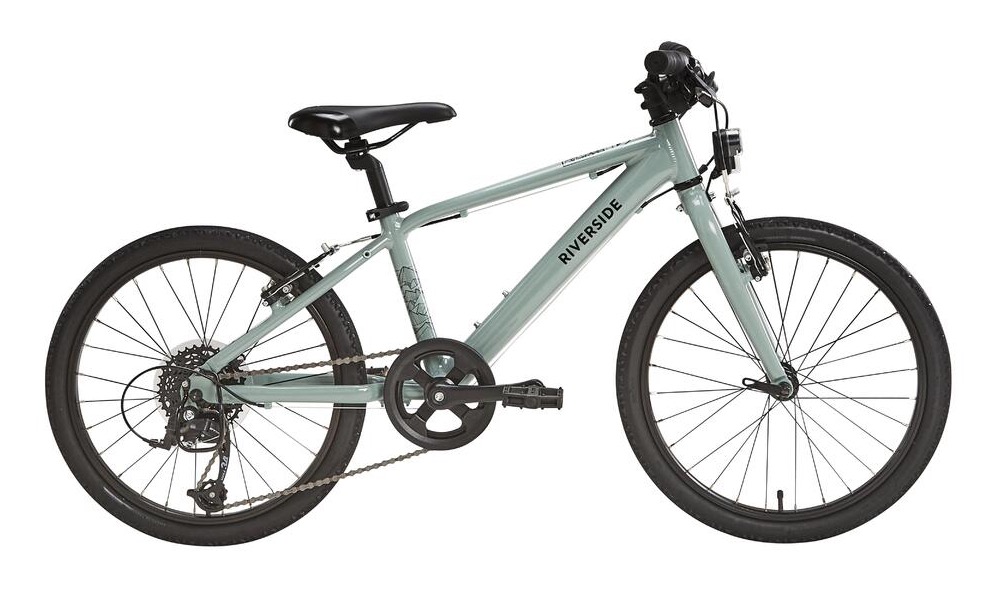 Cheapest kids' bikes: A B'Twin hybrid bike on a plain background