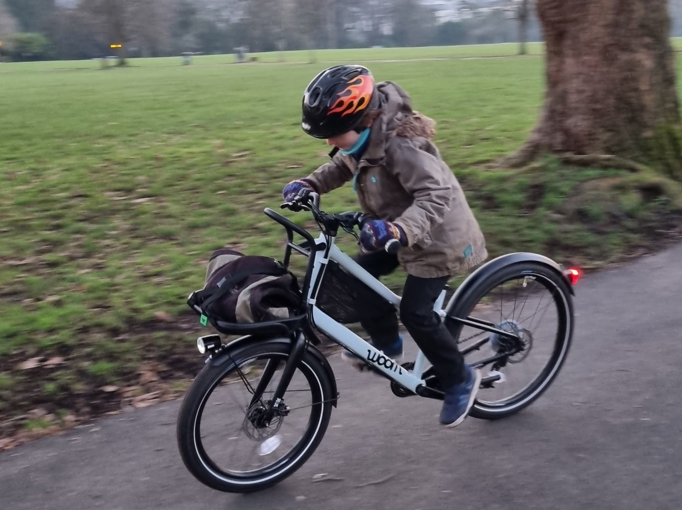 woom now 5 child riding bike