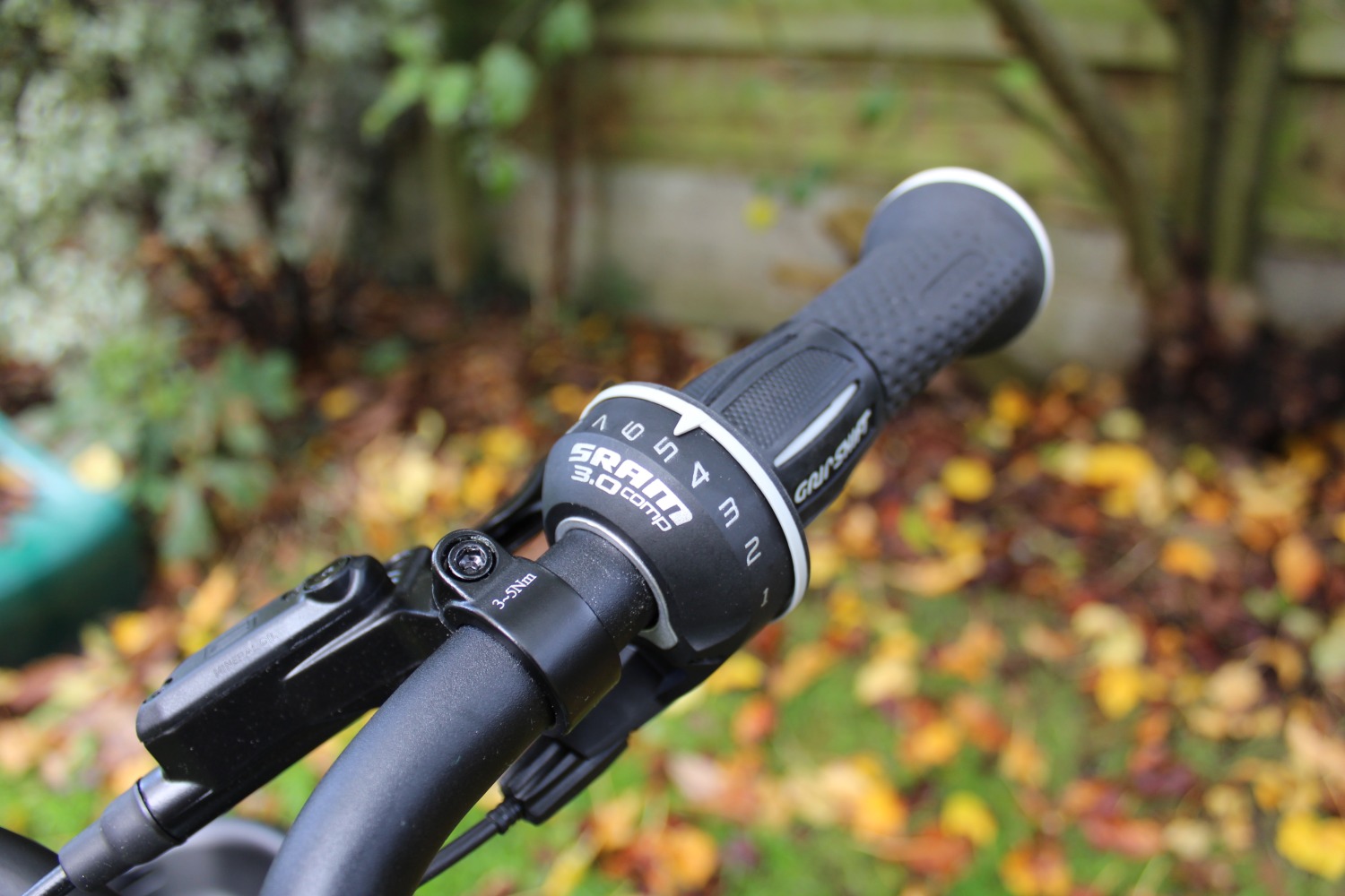 Review of the Woom NOW 5 kids bike - twist shift