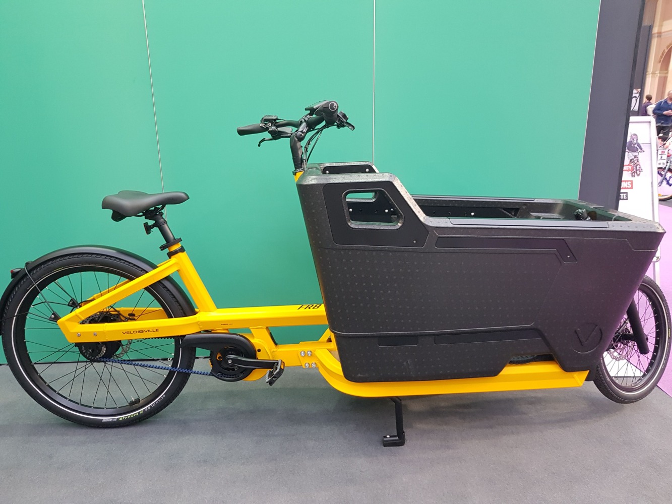 Velloville FR8 cargo bike at the 2023 cycle show