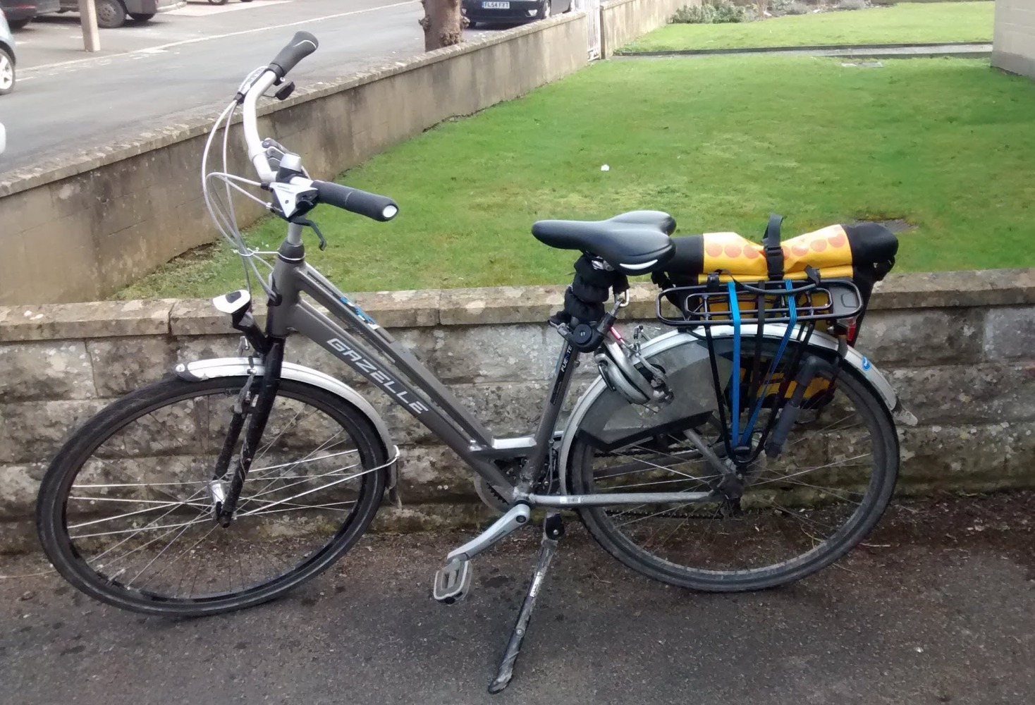 hybrid bike with waterproof panniers