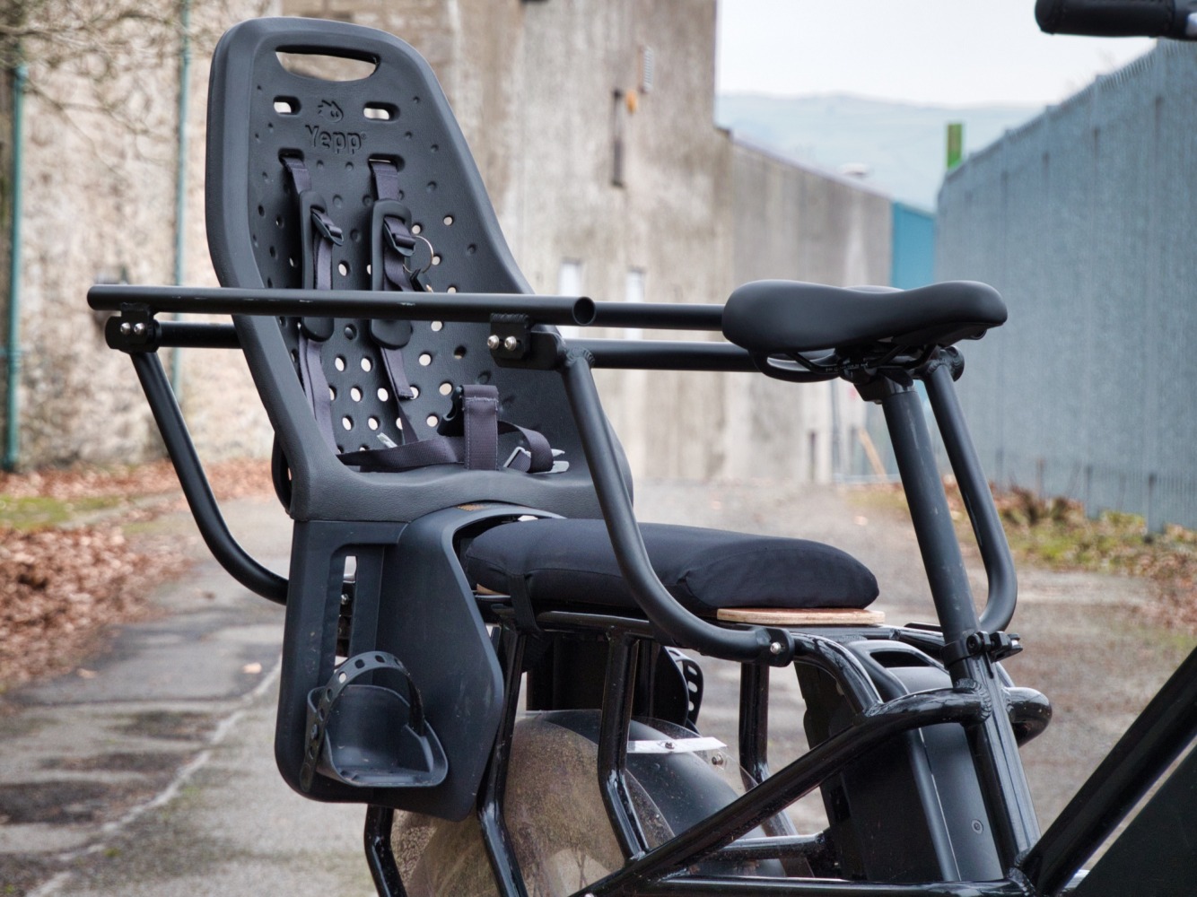 Mycle cargo bike with bike seat fitted