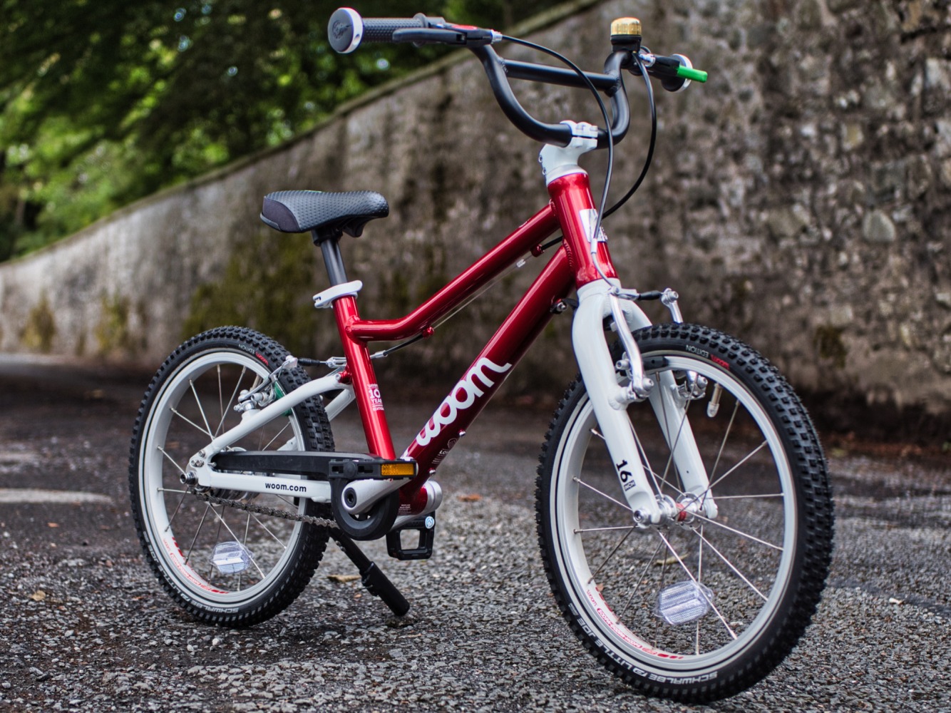 woom 3 automagic bike- a red bike on a country lane