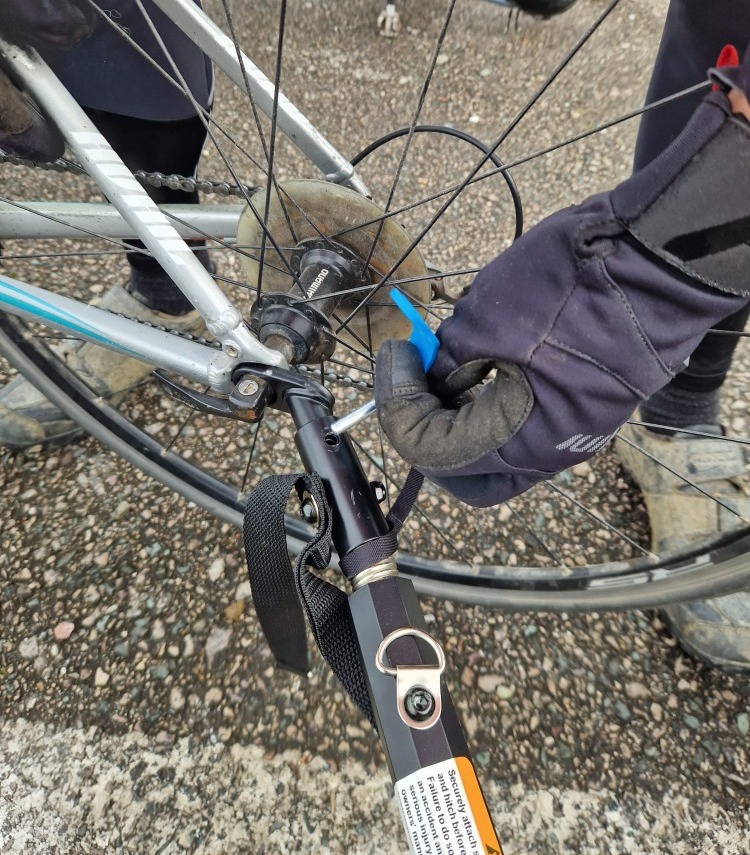 trailer hitch being used with gloves on