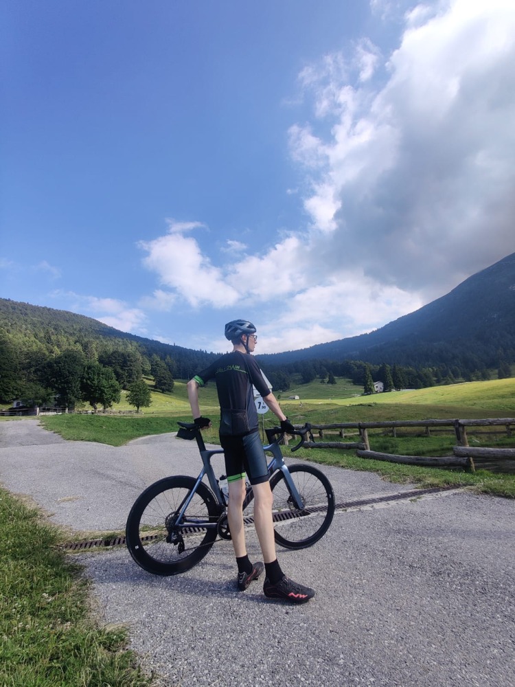 teenage boy wearing black cycling kit