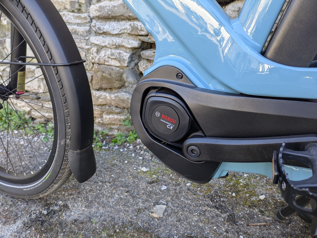 The blue Gazelle Cabby e-cargo bike leant against a wall- a close up of the drivetrain