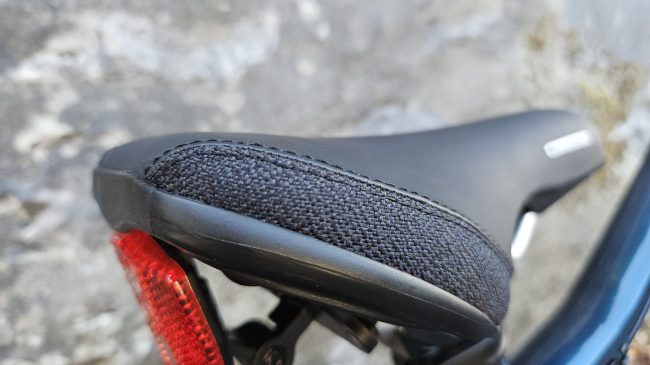 Ridgeback Dimension 20 saddle close up
