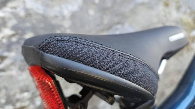 Ridgeback Dimension 20 saddle close up