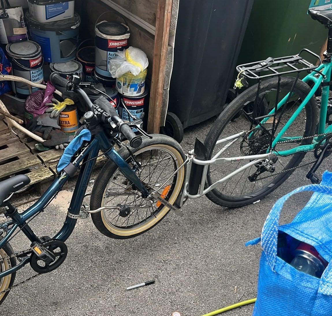 Ridgeback Dimension 20 kids bike attached to a FollowMe tandem