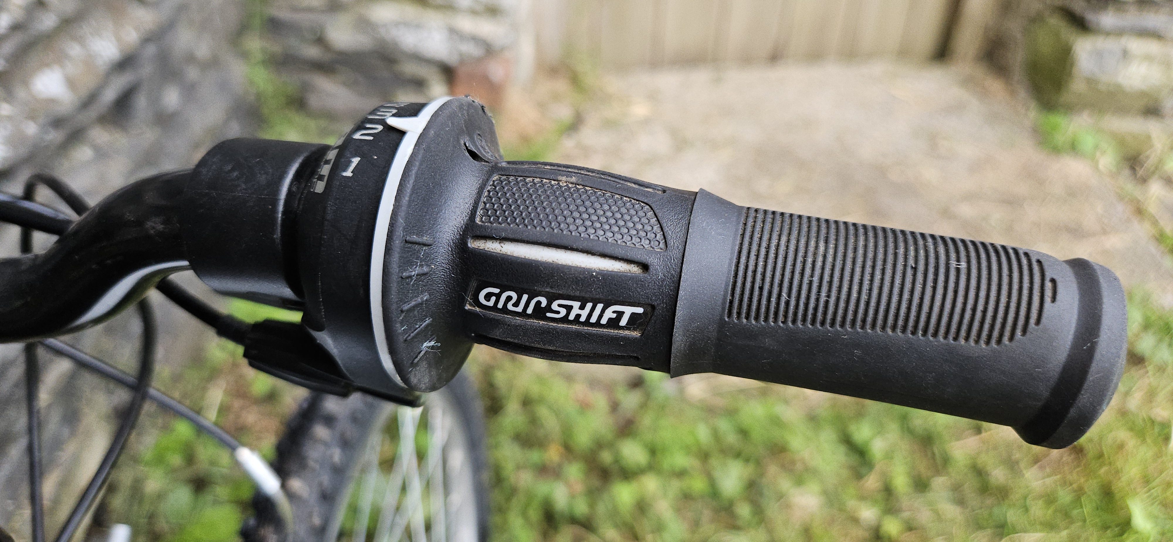 Rockrider 120 kids bike handlebars up close showing the gears
