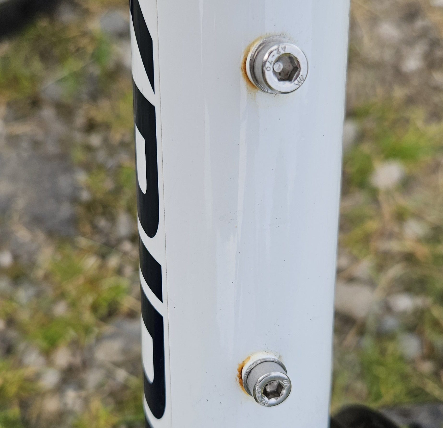 Close up of some rust on the Rockrider 120 kids bike