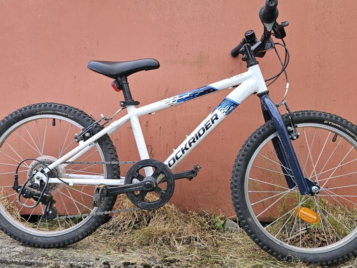 Rockrider 120 kids bike leant against a wall